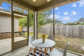 Lovely Townhome in Pensacola - Cozy & Modern Retreat - Image 5