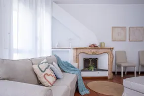 Victorian Apartment w/ Balcony, Near Milan Duomo - Image 2