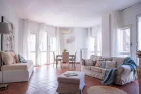 Victorian Apartment w/ Balcony, Near Milan Duomo - Image 4