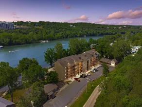 Lakefront Luxury No Stairs/3 Kings Min to Downtown - Image 5