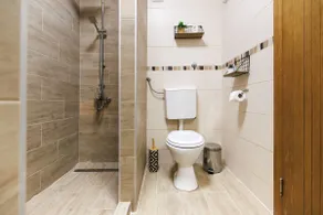 Panoramic City View Modern Apartment+ Free Parking - Image 3