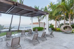 Beautiful Condo at the Foot of the Beach ”Road to the Sea” - Image 4