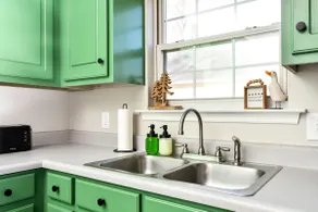 Cozy Bungalow In Downtown Woodruff - Image 5