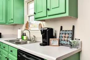 Cozy Bungalow In Downtown Woodruff - Image 4