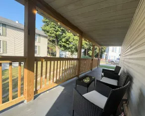 Modern Home 2 mi. to Dtown+10%offArk+Aquarium+Zoo - Image 2