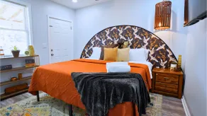 Rowan House•King Bed•Patio•Grill 3 min to Downtown - Image 2