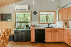 Mt. Baker Cabin - AC, Hot Tub, BBQ, WiFi, EV - Image 4
