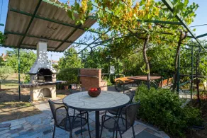 Haus Katharina mit privatem Pool und grossem Garte - Image 5