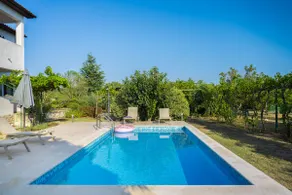 Haus Katharina mit privatem Pool und grossem Garte - Image 4