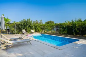 Haus Katharina mit privatem Pool und grossem Garte - Image 3