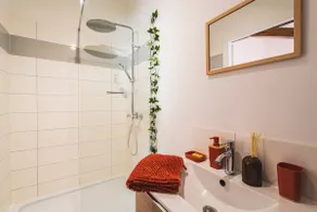 La Casa Dem, spacious with secure parking - Image 3