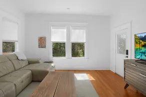 Luxury Apartment in Historic Downtown Duck Pond - Image 4