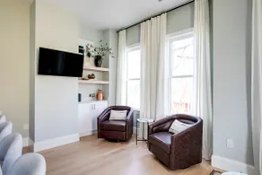 Gorgeous new home in Churchill, 2 bed, 2 bath - Image 5