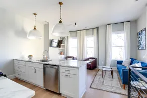 Gorgeous new home in Churchill, 2 bed, 2 bath - Image 3