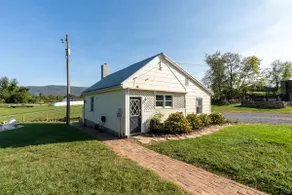 Shenandoah Valley Farmhouse & Cottage - Image 3