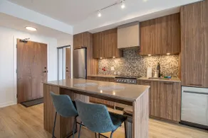Modern & Luxury 1+Den Condo w/Parking - Image 5
