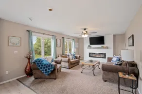 Modern Spacious House Near Park Safe Gr8 location - Image 4