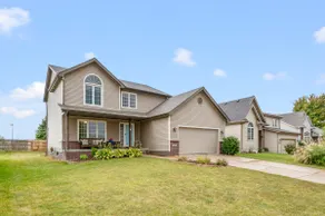 Modern Spacious House Near Park Safe Gr8 location - Image 3