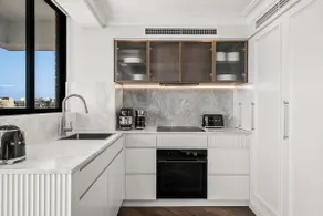 Stylish 1BR Near Harbour and CBD - Image 2