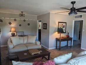 Beautifully appointed, comfy midtown bungalow - Image 2
