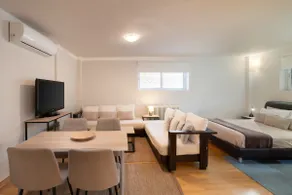 Bright, Cosy Studio close to Glyfada Beach & Center - Image 2