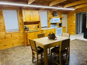 The Hunter's Delight Cabin - Image 3