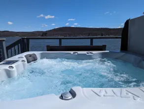 Lake Spirit-Lakefront-Hot tub-Pet friendly-Boats - Image 3