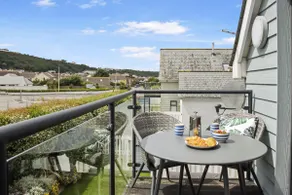 Attractive pet friendly beach house with hot tub - Image 3