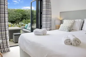 Attractive pet friendly beach house with hot tub - Image 4