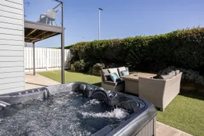 Attractive pet friendly beach house with hot tub - Image 2