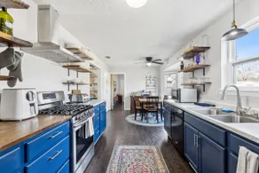 Cozy Pet-Friendly Unit, Pool, Fireplace for 8 - Image 4