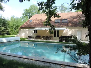 New house with pool in a wooded area - Image 4