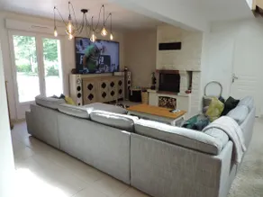 New house with pool in a wooded area - Image 3
