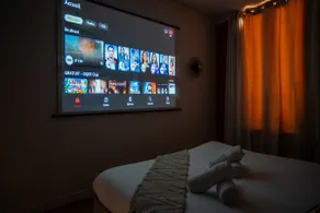Downtown-Air Conditioning-Home Theater-Easy Parking - Image 2
