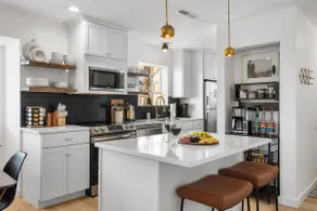 Modern Elegance & walk to the lake @ Indian Point! - Image 2