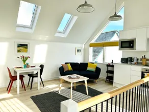 Light, modern & centrally located apartment. - Image 2