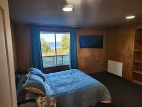Cabin with a view of the mountains - Image 4