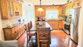 Quaint duplex + pvt yard-Walk to town/train/beach! - Image 2