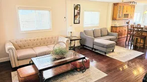Quaint duplex + pvt yard-Walk to town/train/beach! - Image 4