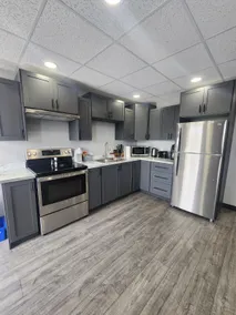 BHS Suite#1, mins fr Ferry, A/C BBQ,Lg Parking Lot - Image 3