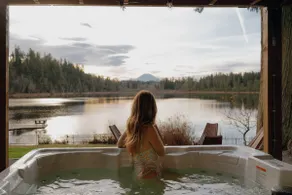 Mt Rainier Lakefront Hot Tub Kayaks Sleep 11 - Image 3