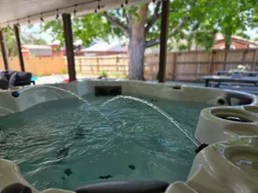 Winter Getaway! - Spacious/HOT TUB/BBQ/Central - Image 3