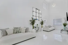Spectacular, spacious,completely modern, 4/3 home - Image 2