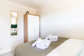 Stunner Sea View 2 bedroom Sleeps 6-Free Parking - Image 5