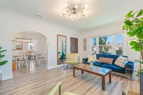 Quiet & Safe Neighborhood Near DTLA - King Bed! - Image 2