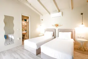Cosy studio in village centre - Image 5