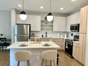 Cozy Modern 1 Bedroom Apartment - Image 5