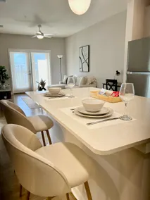 Cozy Modern 1 Bedroom Apartment - Image 4