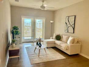 Cozy Modern 1 Bedroom Apartment - Image 2