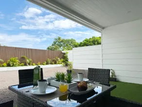 2km from airport, hot tub, parking, wifi - Image 2